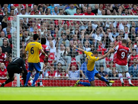 Jos Hooiveld own goal